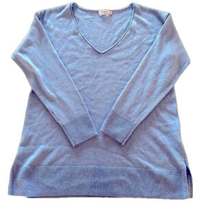 Cashmere Blend NWOT Light Blue V-Neck Sweater Small, fits like a Medium